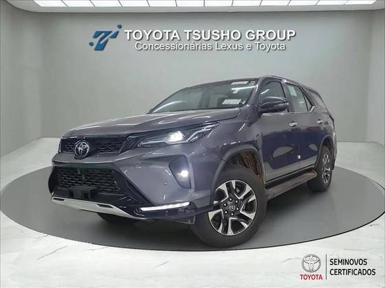 TOYOTA HILUX SW4 2.8 D-4D TURBO DIESEL SRX PLATINUM 7L 4X4 AUTOMÁTICO TOYOTA HILUX SW4 2.8 D-4D TURBO DIESEL SRX PLATINUM 7L 4X4 AUTOMÁTICO